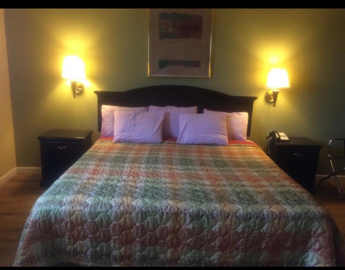 Dilley Executive Inn מראה חיצוני תמונה